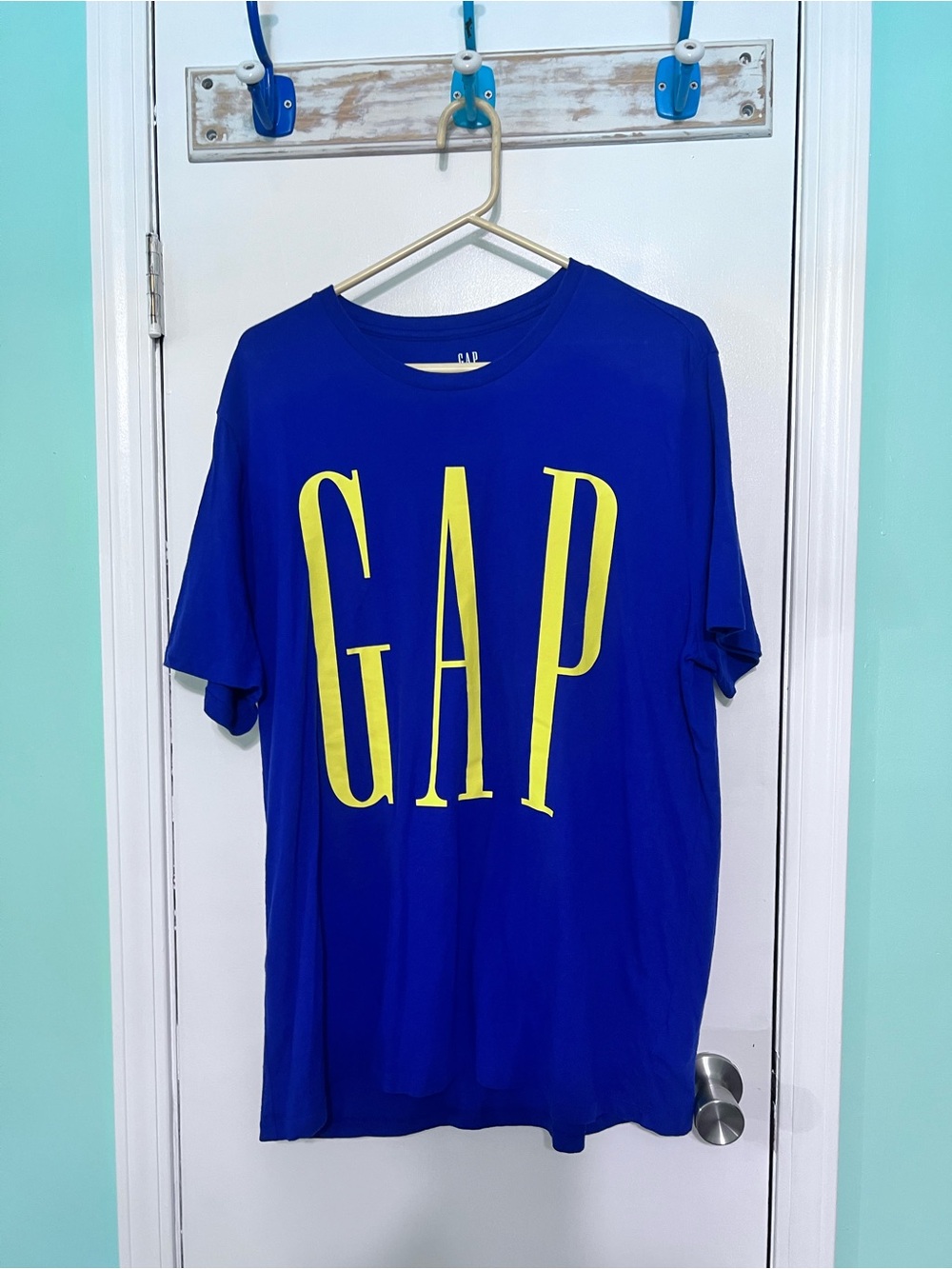 GAP Bold Logo Tee in Royal Purple & Yellow Size XL